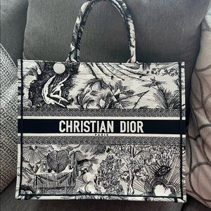 SOLD❌Dior book tote large Limited Edition